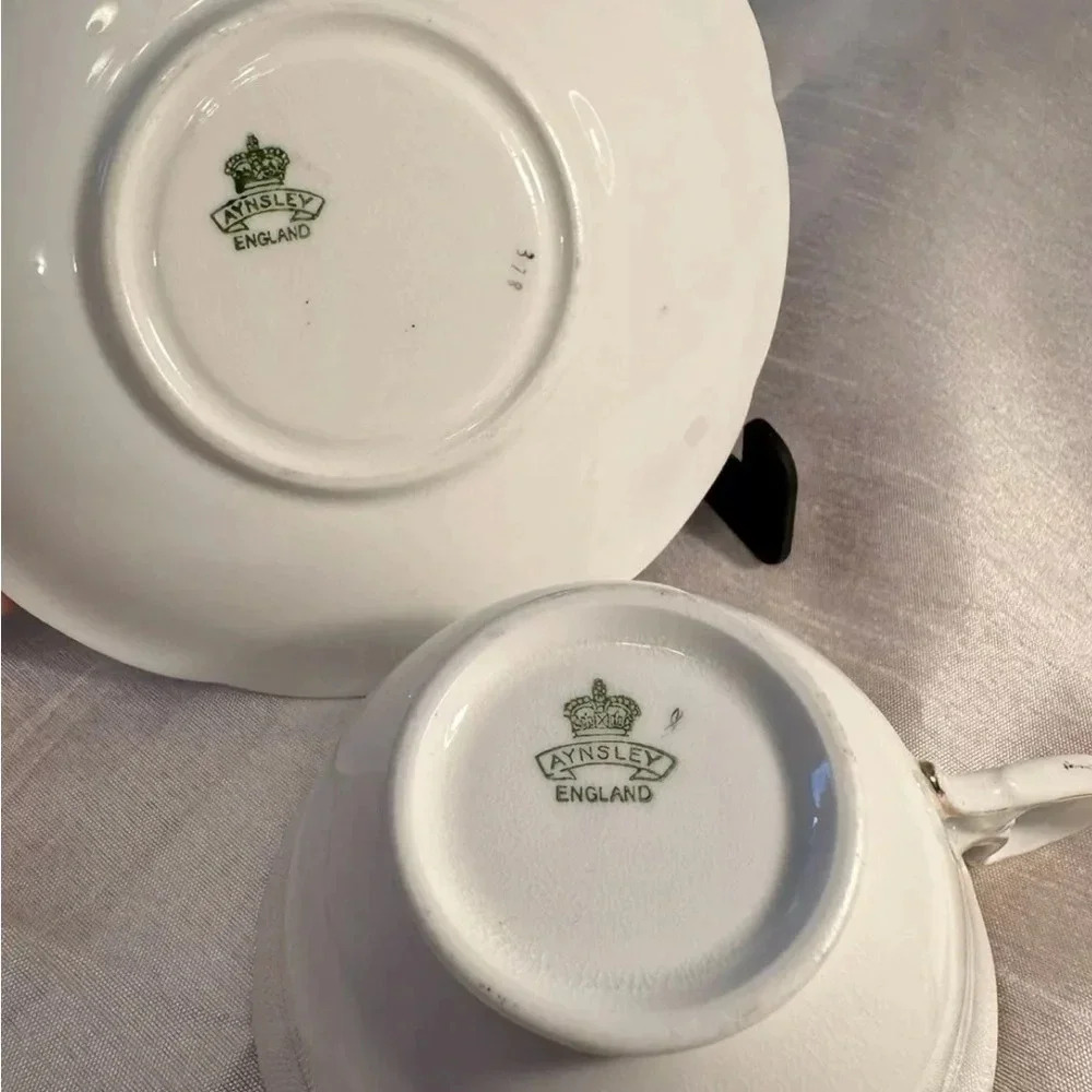 Antique Aynsley Cup and Saucer set fine bone china - Picture 3 of 4